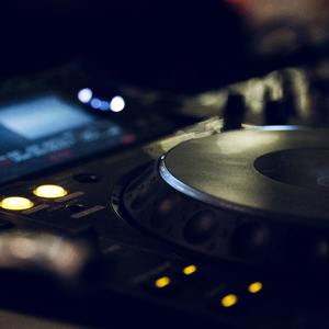 KTV嫖妓嫖到戴面具的麻麻
